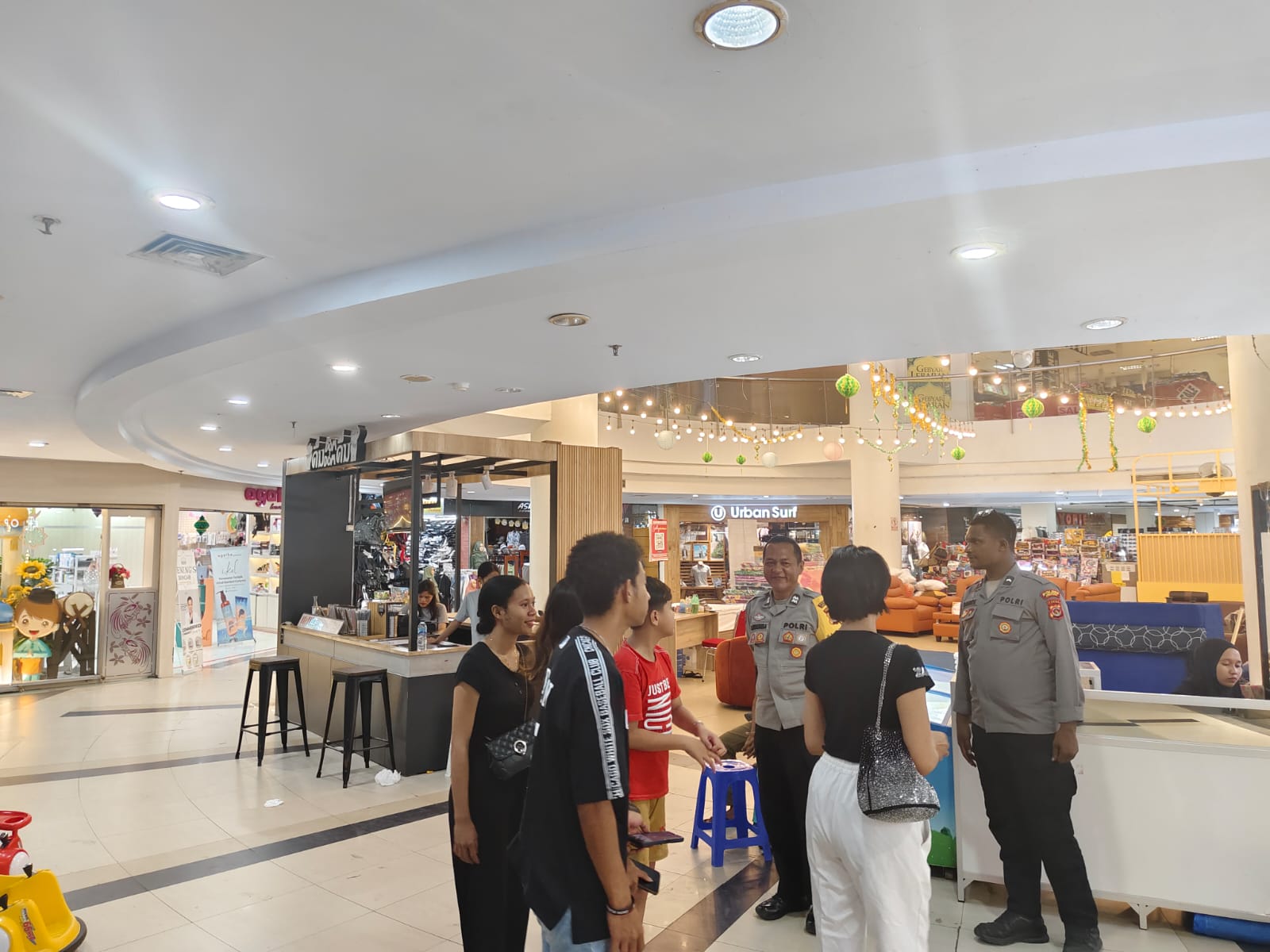 Patroli Intensif Polres Jayapura di Mall Borobudur Sentani Menjelang Idul Fitri