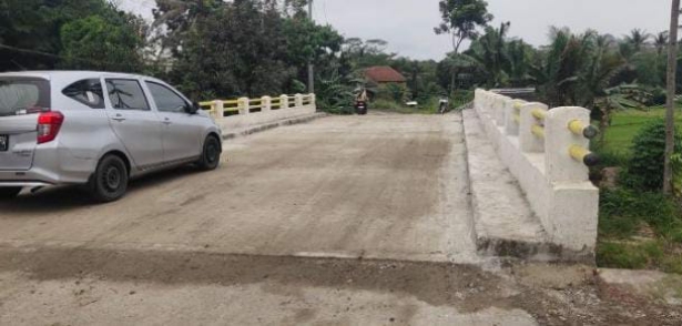 Dana Anggaran Miliaran Bangun Jembatan , Baru Hitungan Hari Jebol, Karena Viral Sekarang Sudah Diperbaiki