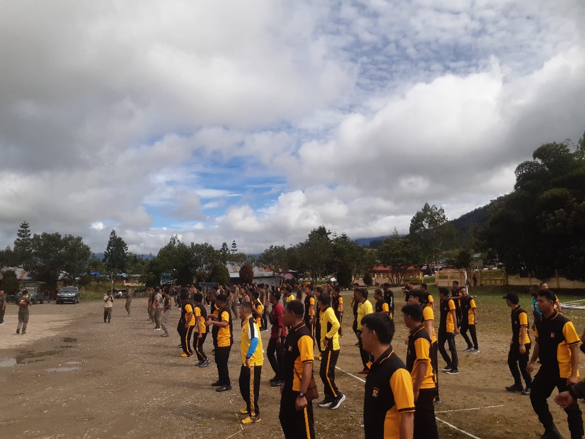 Tingkatkan Sinergitas,TNI-Polri Laksanakan Olahraga Bersama