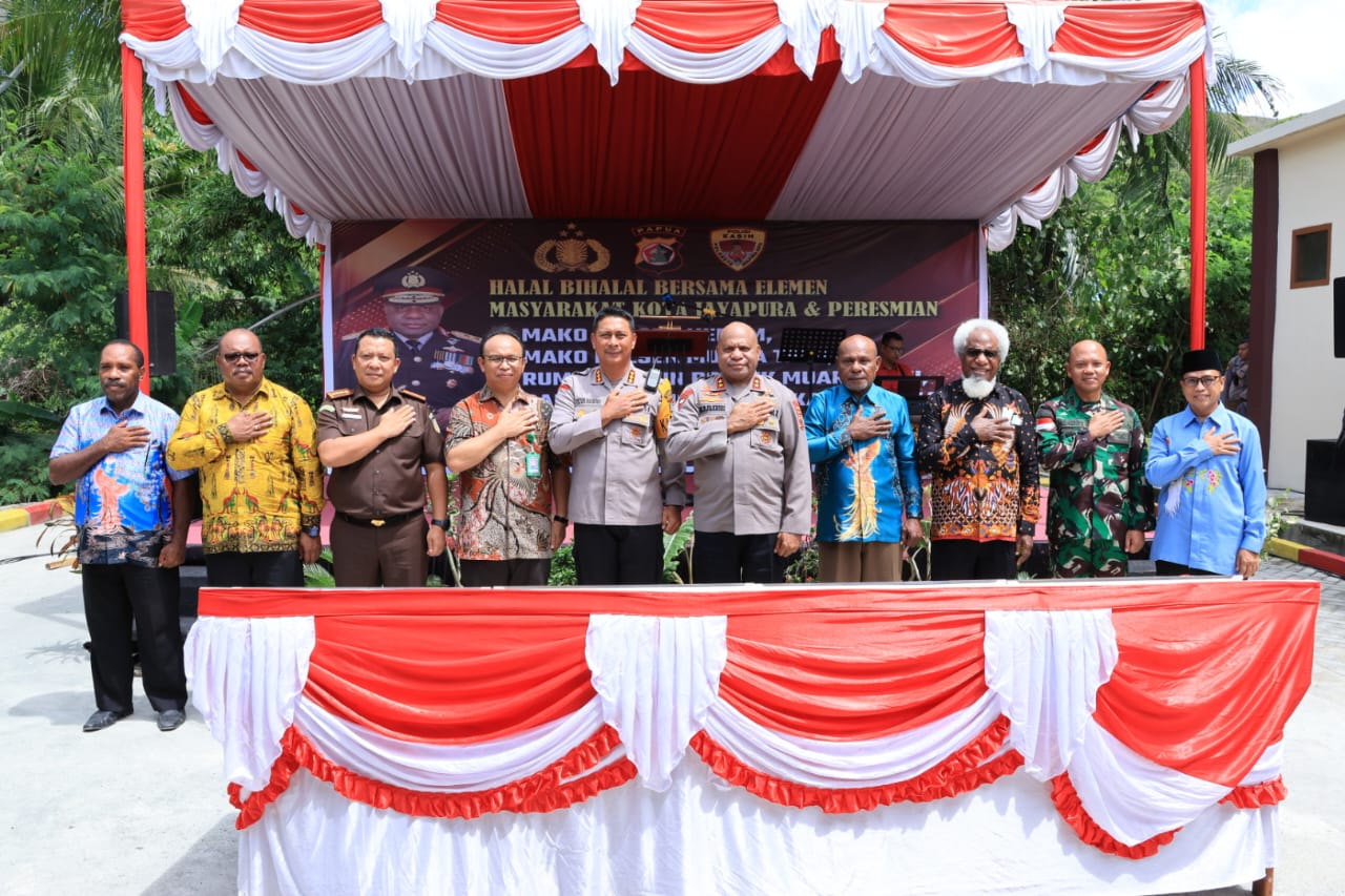 Kapolda Papua Hadiri Halal Bi Halal Bersama Elemen Masyarakat Kota Jayapura dan Resmikan Mako Polsek Heram dan Polsek Muara Tami