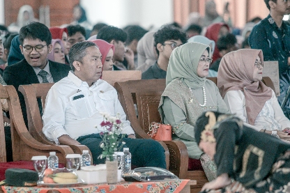 Hadiri Wisuda SMAN1 Ciamis  Setda Andang : Wisuda  Persiapkan Pendidikan Lebih Tinggi