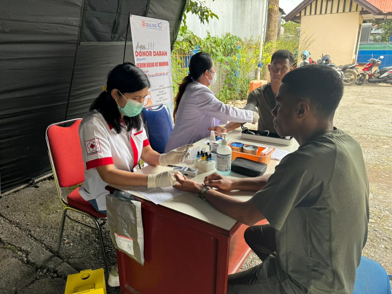 Kodim 1702/Jayawijaya Hadiri Bakti Sosial Donor Darah Peringati HUT Perum Bulog ke 57