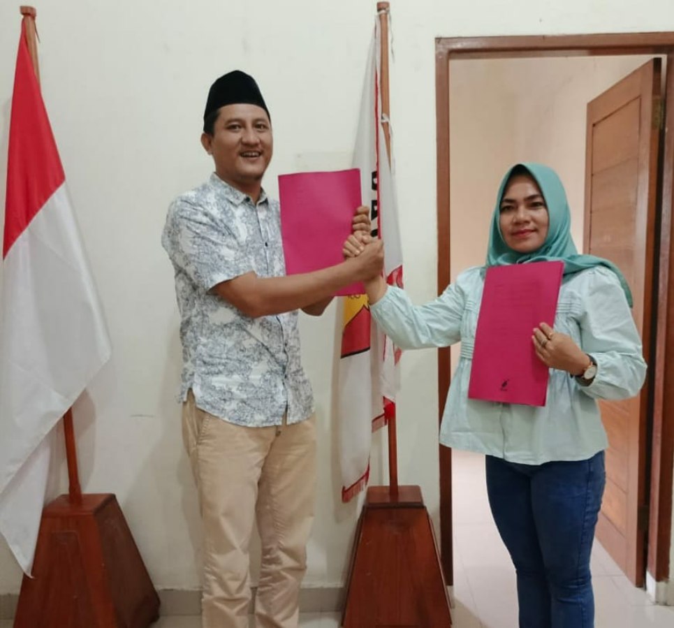 Lodewick Marpaung dan Sainah Hasugian Ambil Formulir Pendaftaran Paslon Bupati ke DPD Gerindra Tapteng