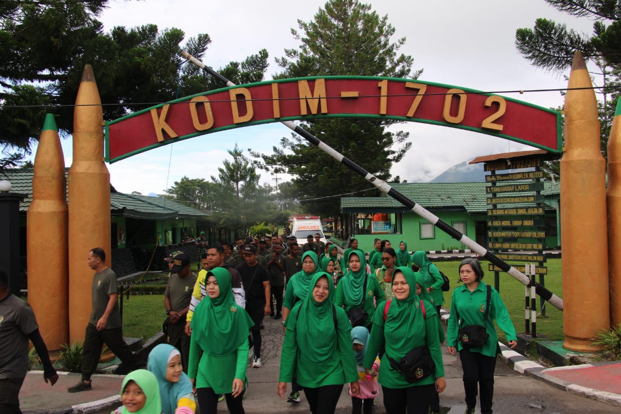 Meriahkan HUT Kodam XVII/Cenderawasih, Kodim 1702/Jayawijaya Gelar Jalan Sehat