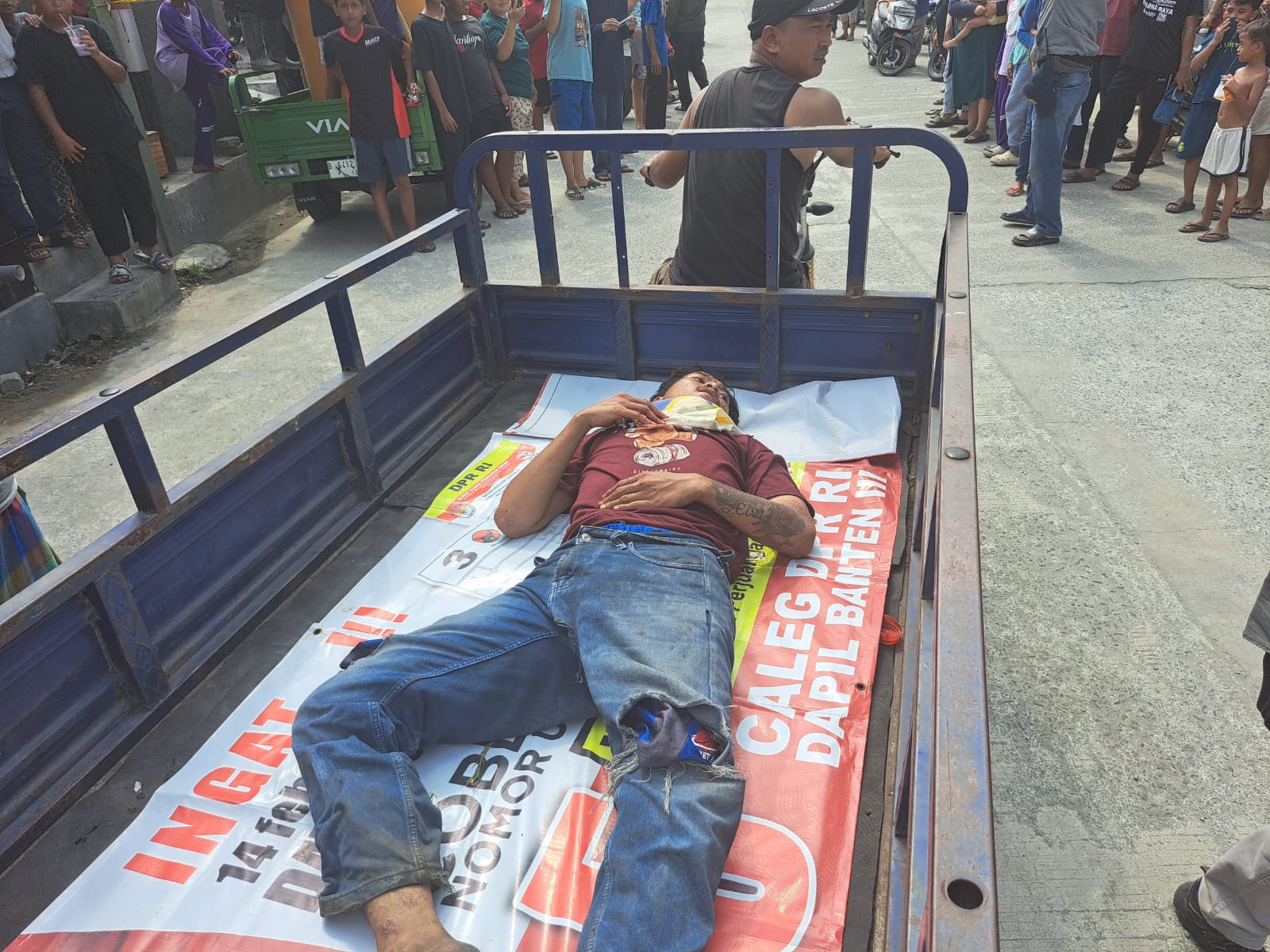 Pengamen Jalanan Nekat Lakukan Percobaan Bunuh Diri dengan Menyayat Leher, Polisi Dalami Motif