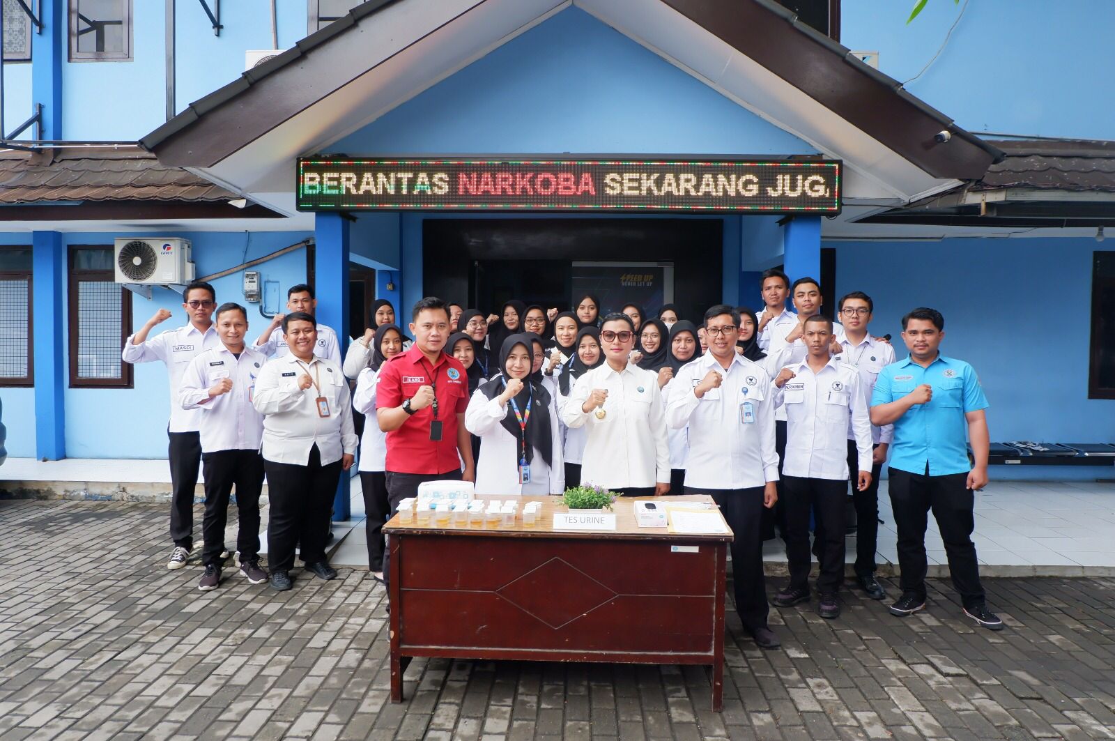 Hari Pertama Dinas, Kepala BNN Kota Tangerang Lakukan Tes Urine dan Atribut Pegawai