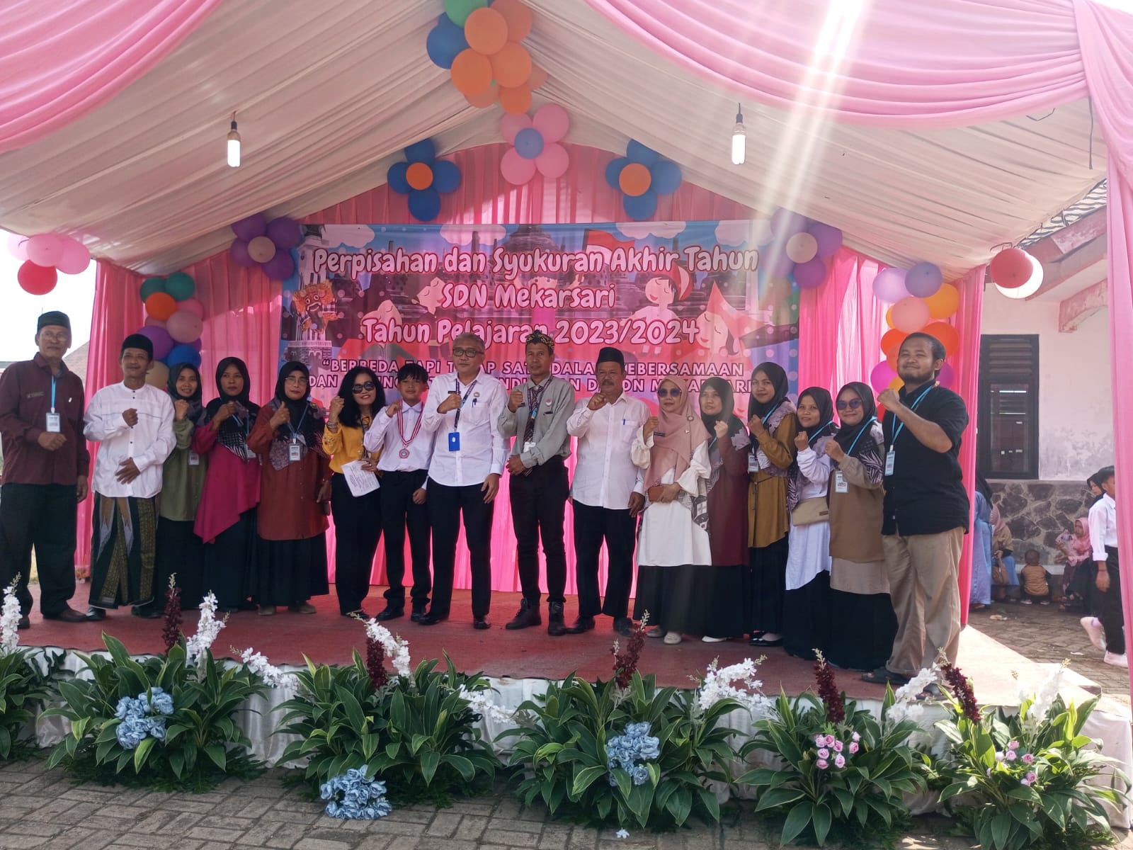 Pelepasan Siswa Kelas VI SD N. Mekarsari Terbalut Dengan Kebersamaan Dan Kekeluargaan