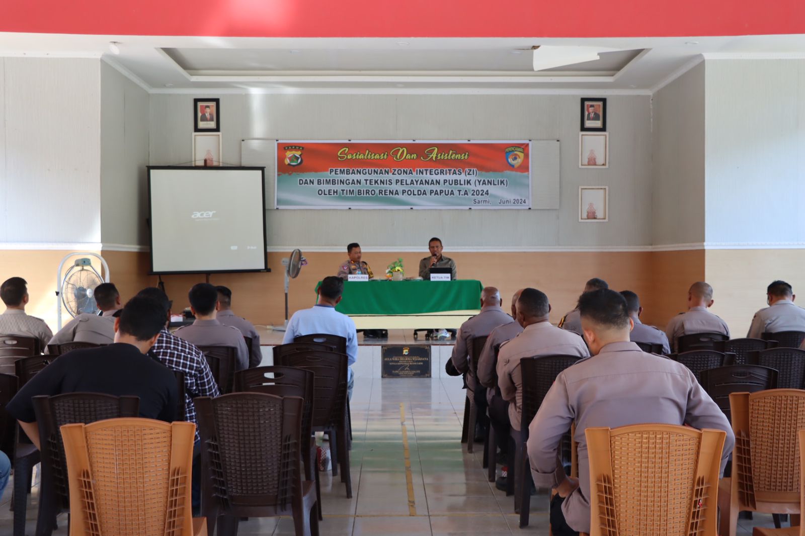Sosialisasi dan asistensi pembangunan Zona Integritas (ZI) dan bimbingan Teknis pelayanan publik (YANLIK) oleh tim biro rena Polda Papua T.A pada jajaran Polres Sarmi