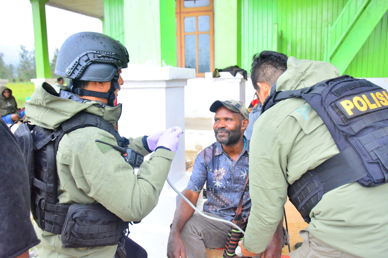 Minggu Kasih, Kaops Damai Cartenz 2024 Lakukan Sambang dan Bakti Sosial Kepada Masyarakat Di Distrik Bibida Kab. Paniai