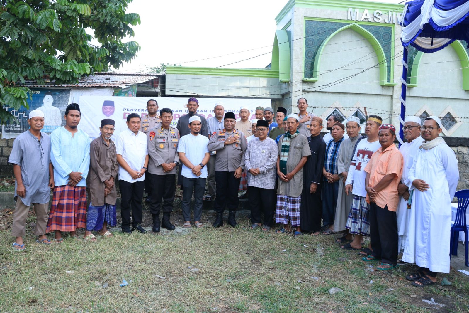 Kembali Bagikan 11 Hewan Qurban, Kapolda Papua Terus Eratkan Silaturahmi Dalam Momentum Idul Adha 1445 H