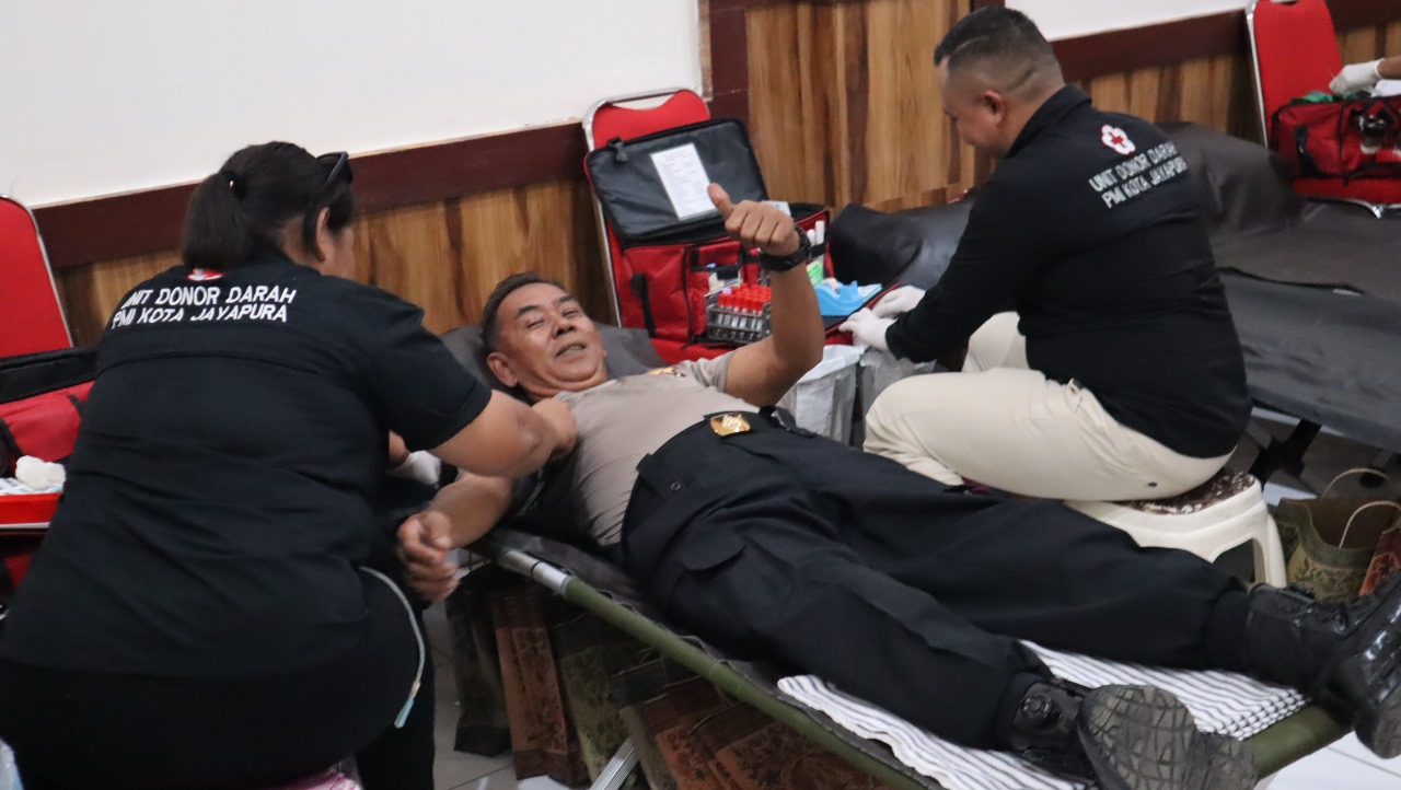 Menyambut Hut Bhayangkara Ke-78 Polres Sarmi Gelar Bakti Kesehatan Donor Darah