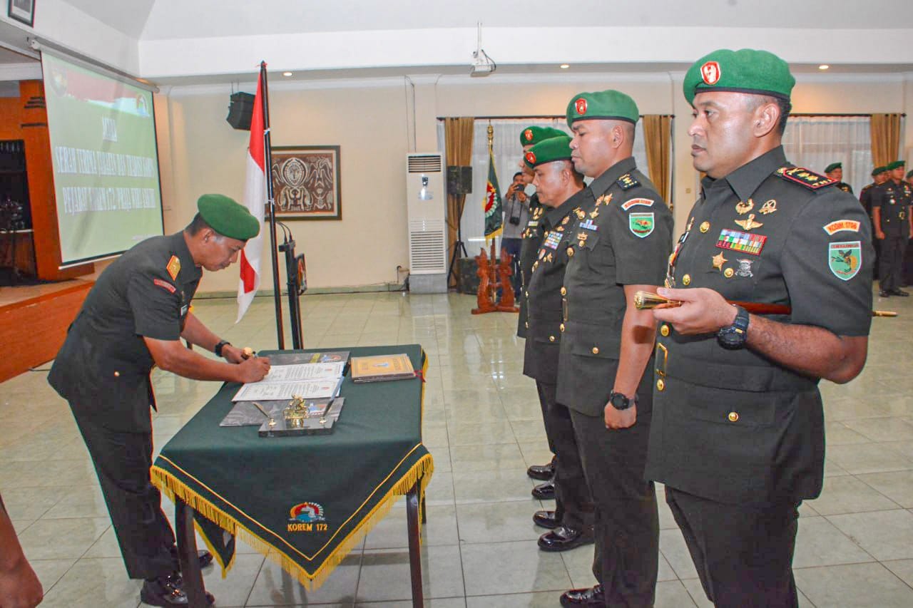 Danrem 172/PWY Pimpin Sertijab Kasipers Kasrem Dan Dandim1706/Nduga