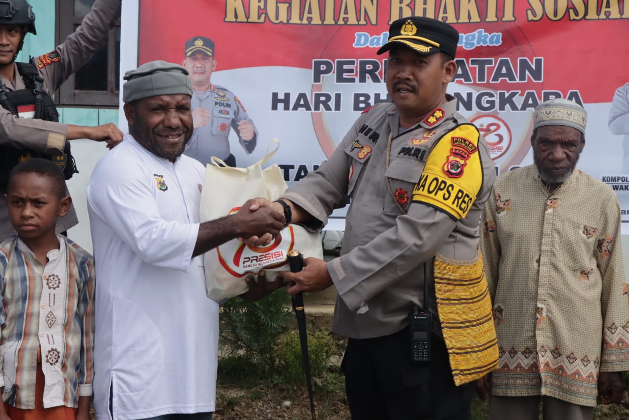 Polres Jayawijaya Gelar Bakti Sosial Peringati Hari Bhayangakara Ke-78