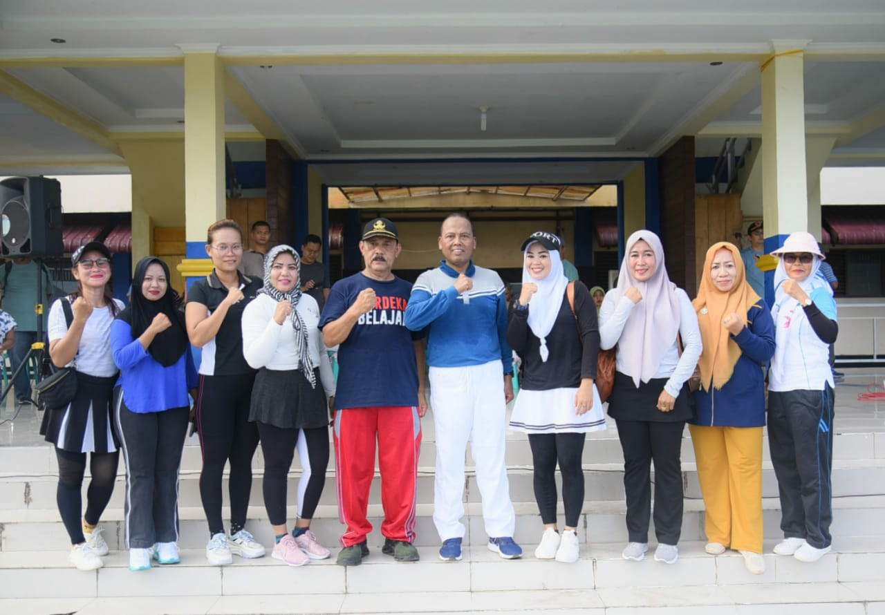 Jaga Imunitas dan Kebugaran Tubuh, Pj Bupati Tapteng  Senam Bersama ASN Dan Masyarakat