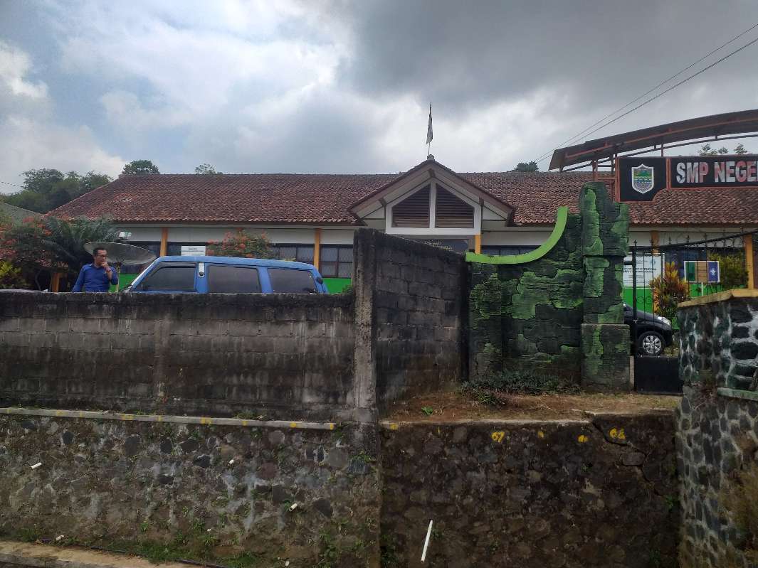 Diduga Beberapa Sekolah Merasa Resah Oleh Oknum Wartawan Bergerombol