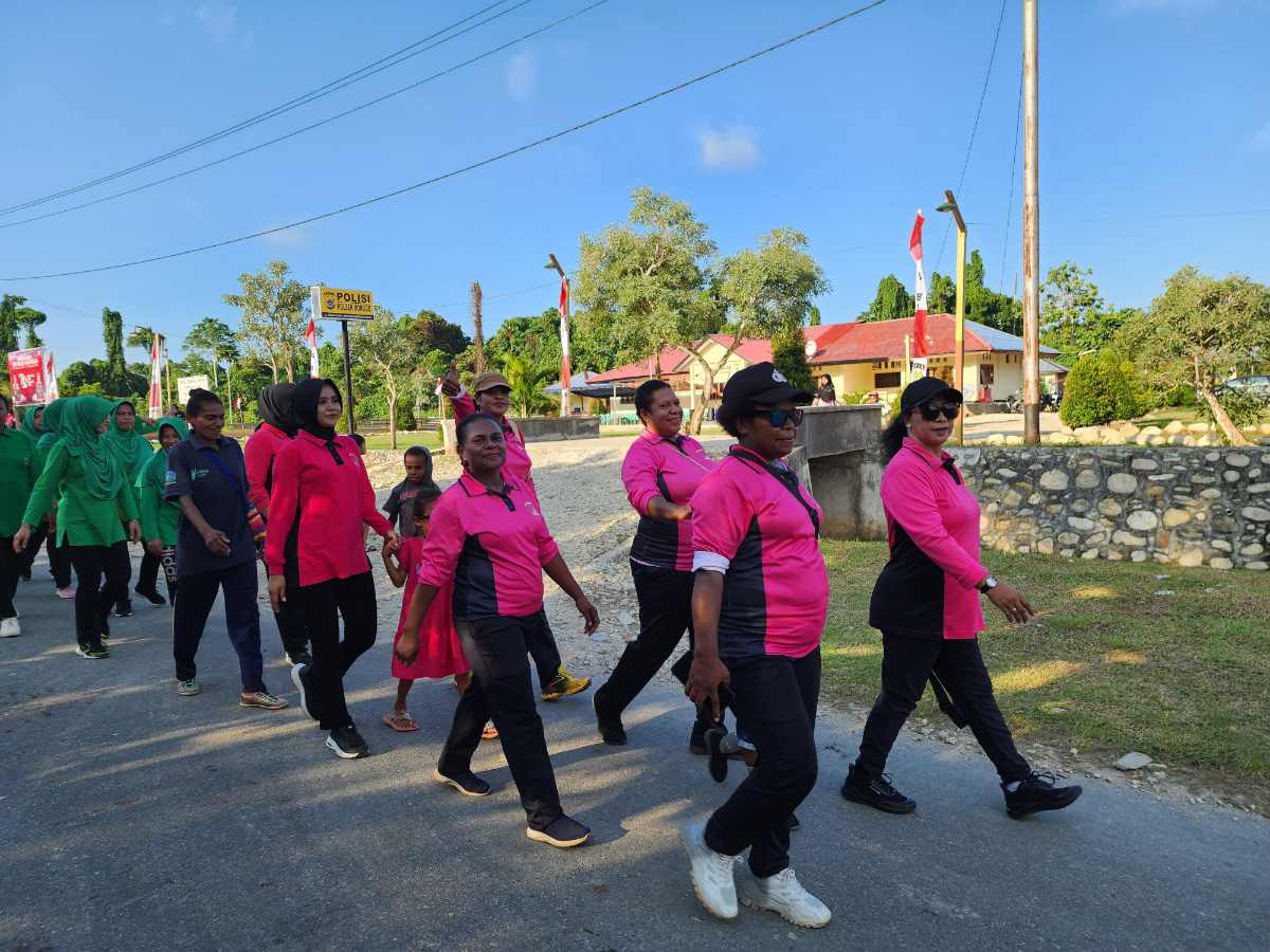 Kapolsek Bonggo melaksanakan kegiatan olah raga bersama lintas sektoral