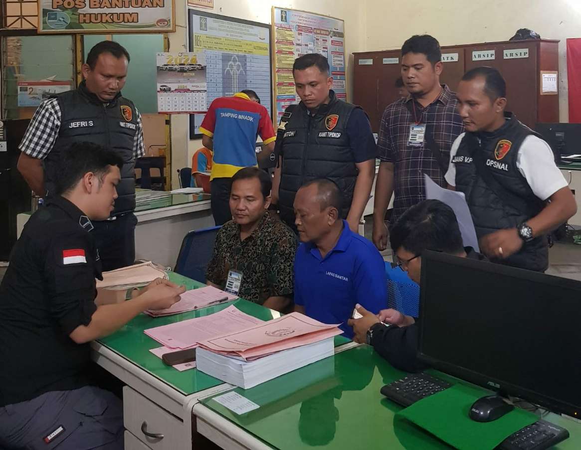 Polres Simalungun Serahkan Tersangka Korupsi Dana Desa Purwodadi ke Kejari, Kerugian Nega gara Capai Rp. 337 Juta