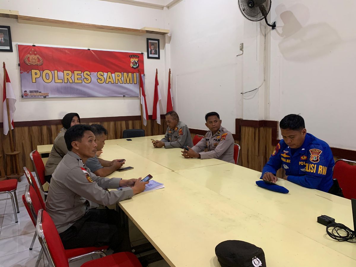 Personil Polres Sarmi Beragama muslim mengikuti Binroh Untuk Meningkatkan Keimanan
