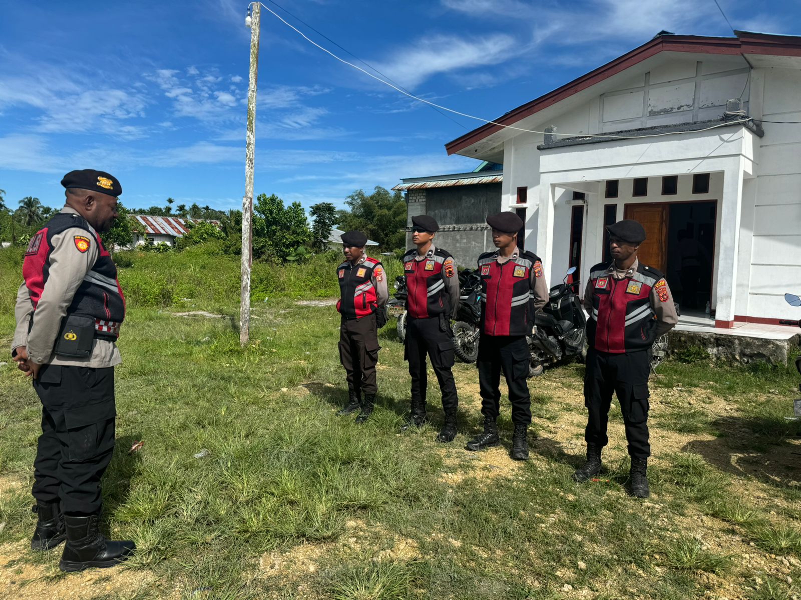Tim PRC sat samapta Polres Sarmi rutin laksanakan pengaturan bersama Sat Lantas