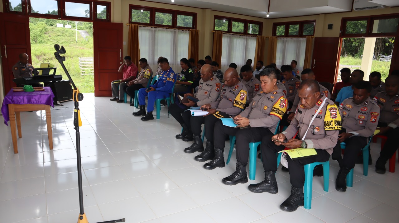 Perkuat Mental Spiritual, Personil Polres Sarmi beragama Kristen Laksanakan Ibadah Bintrohtal