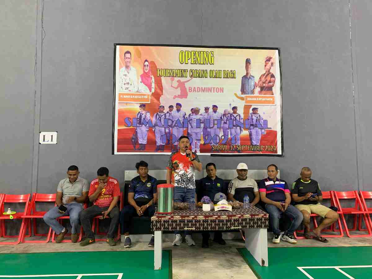 Kabag Ops Polres Sarmi membuka turnamen Badminton dalam Rangka HUT TNI AL ke 79