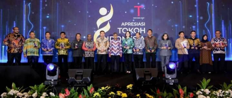 Bupati Simalungun Dapat Penghargaan Sebagai Tokoh Berprestasi.