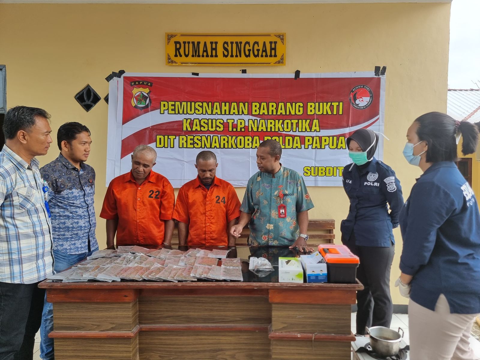 Ditnarkoba Polda Papua Musnakan 1 Kg Ganja dan 210 Paket Sabu