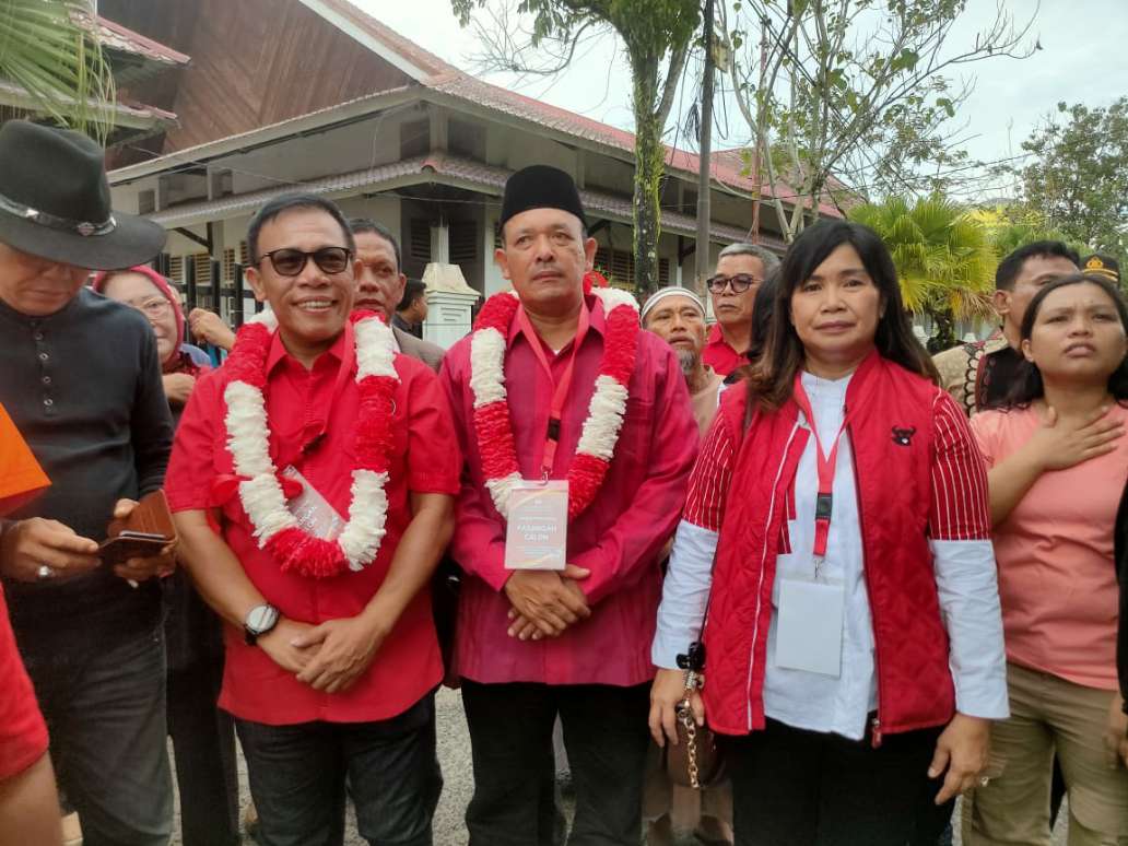 Pasangan MaMa Dihatar Ribuan Masyarakat Mendaftar Ke KPU Tapteng