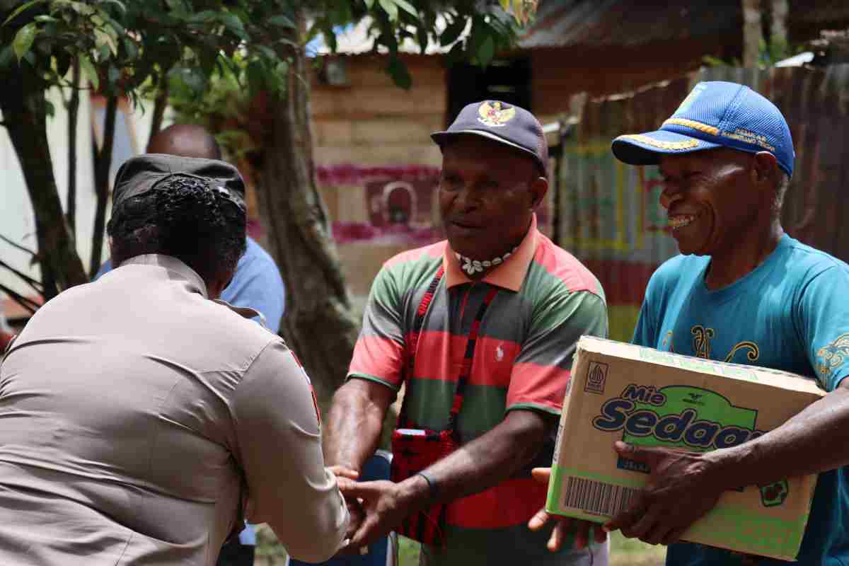 Menyambut Pilkada Sukses 2024, Polres Mambramo Tengah Lakukan Giat Sambang Serta Penyuluhan