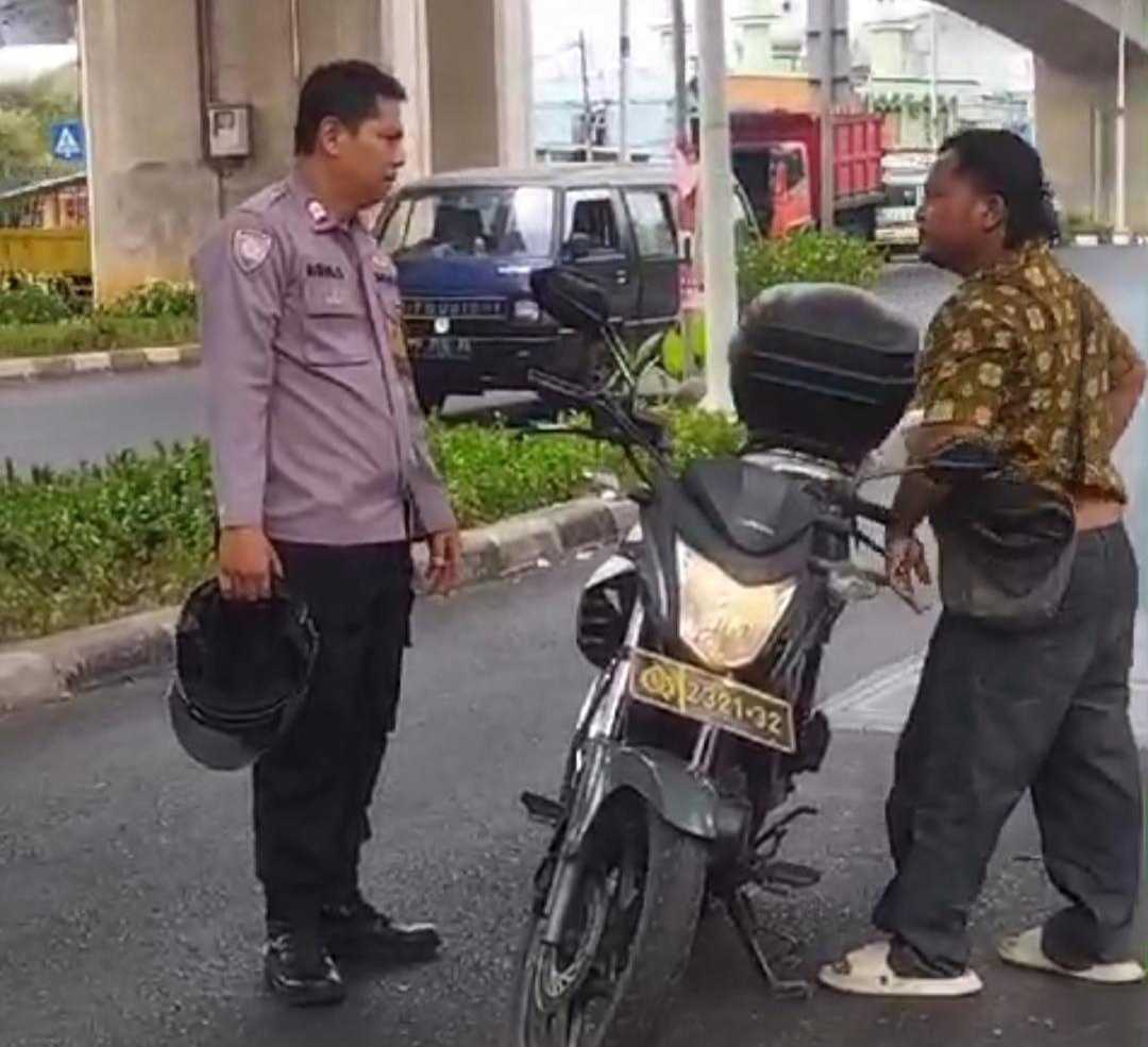 Kapolri Beri Tiket Sekolah Bhabinkamtibmas Aiptu Agus yang Amankan Pria Bersajam di Jaktim