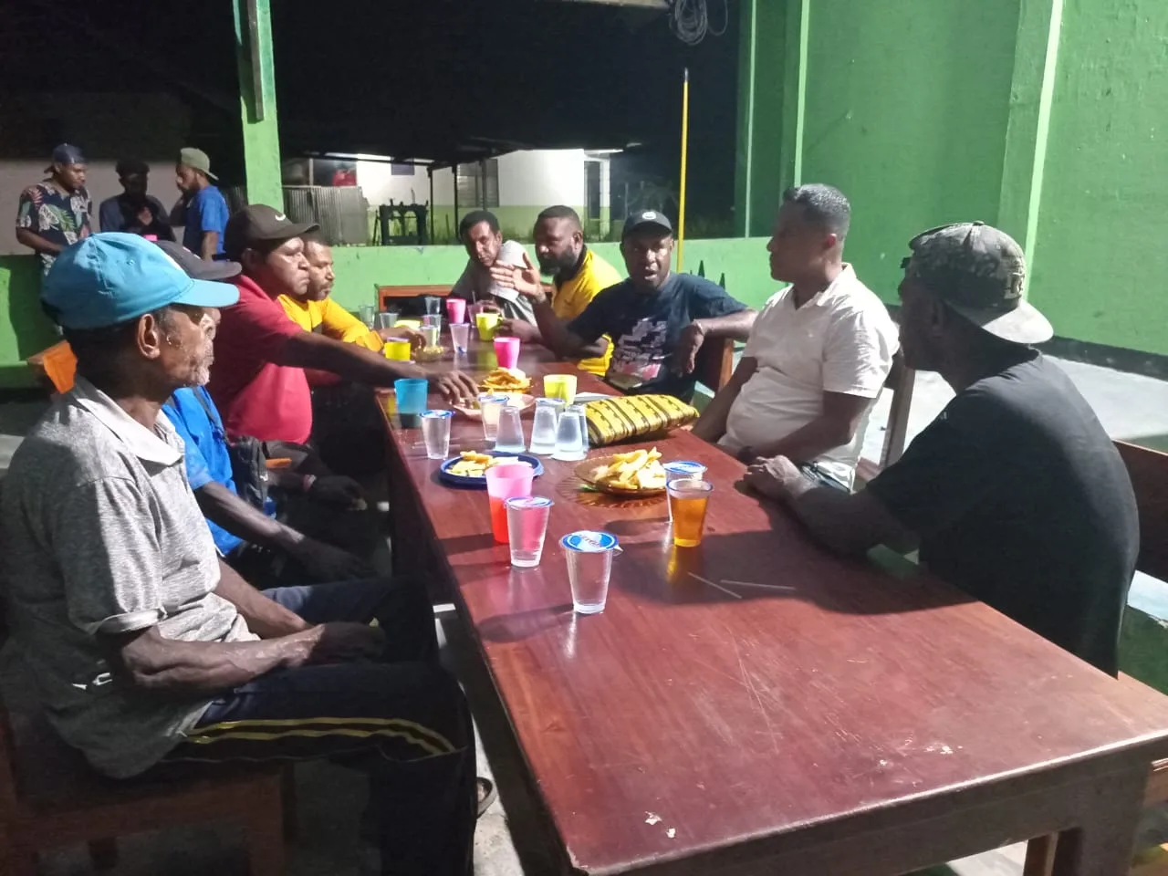 Diskusi Kapolsek Bonggo Bersama Pemuda Karang Taruna Kampung Mawesday