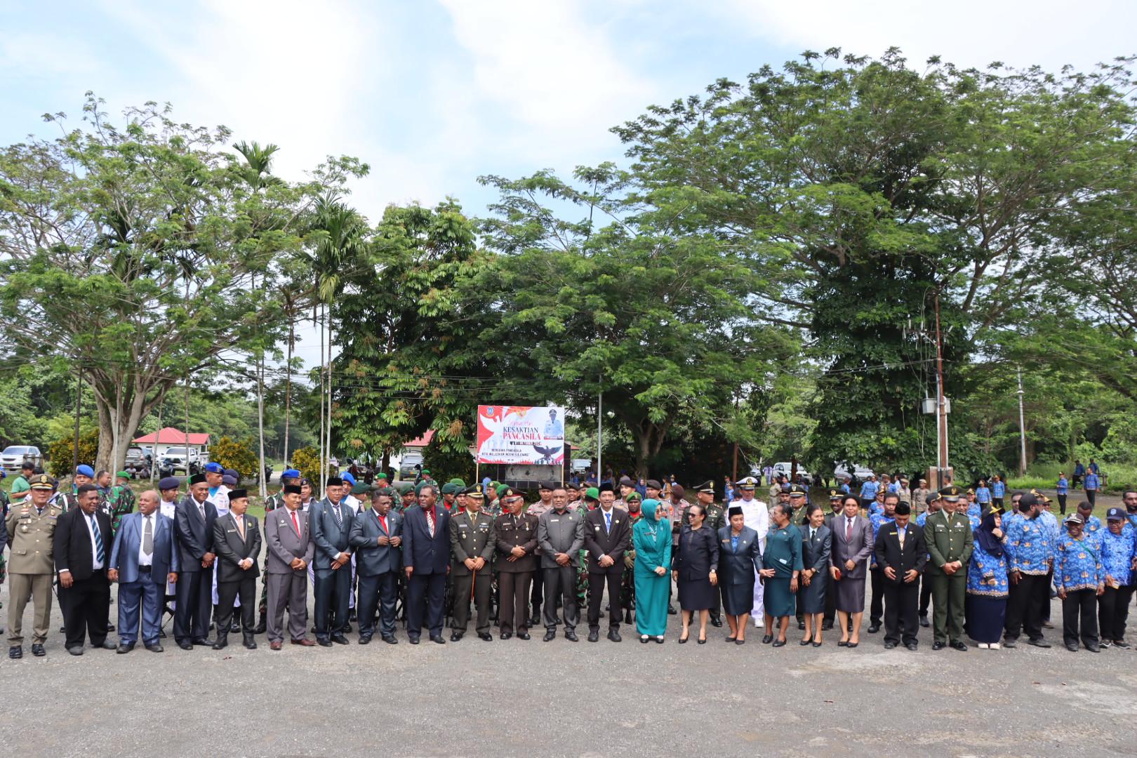 Personil Polres Sarmi mengikuti upacara Hari Kesaktian Pancasila