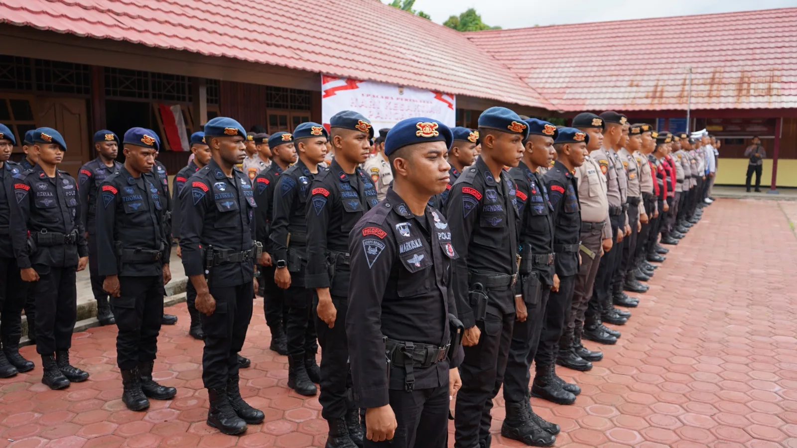 Upacara Perdana Personel OMPC II 2024 di Kantor LO Polda Papua Provinsi Papua Tengah