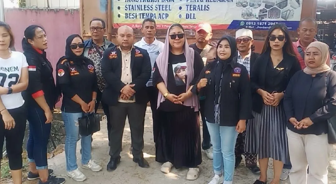 Jum’at Berkah Berbagi, Srikandi DPC Kota Tangerang Beserta DPAC Kec. Cipondoh BPPKB Banten Bagikan 100 Nasi Kotak Kepada Para Pengguna Jalan