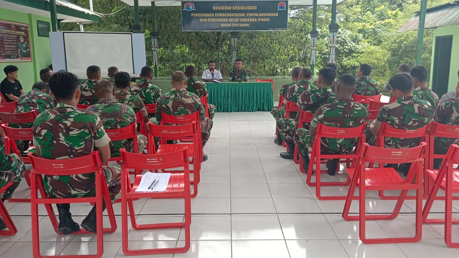 Sat Narkoba Polres Sarmi melakukan Sosialisasi Pencegahan Pemberantasan Penyalahgunaan dan Peredaran Gelap Narkoba di Kodim 1712/Sarmi