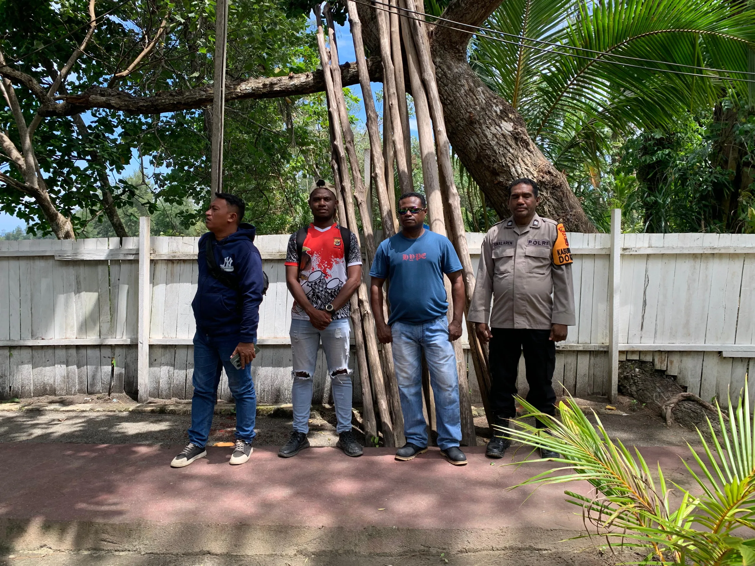 Di hari kedua, Personil Polres Sarmi kembali melaksanakan pengamanan kampanye Cawagub Provinsi Papua, Paslon No urut 1 dikabupaten Sarmi