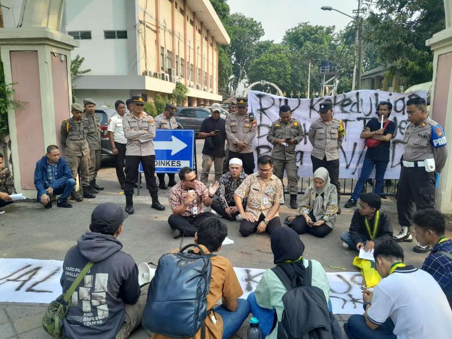 Demo Mahasiswa  Desak  Dinkes Kota Tangerang Bentuk Perwal Penanggulangan HIV.
