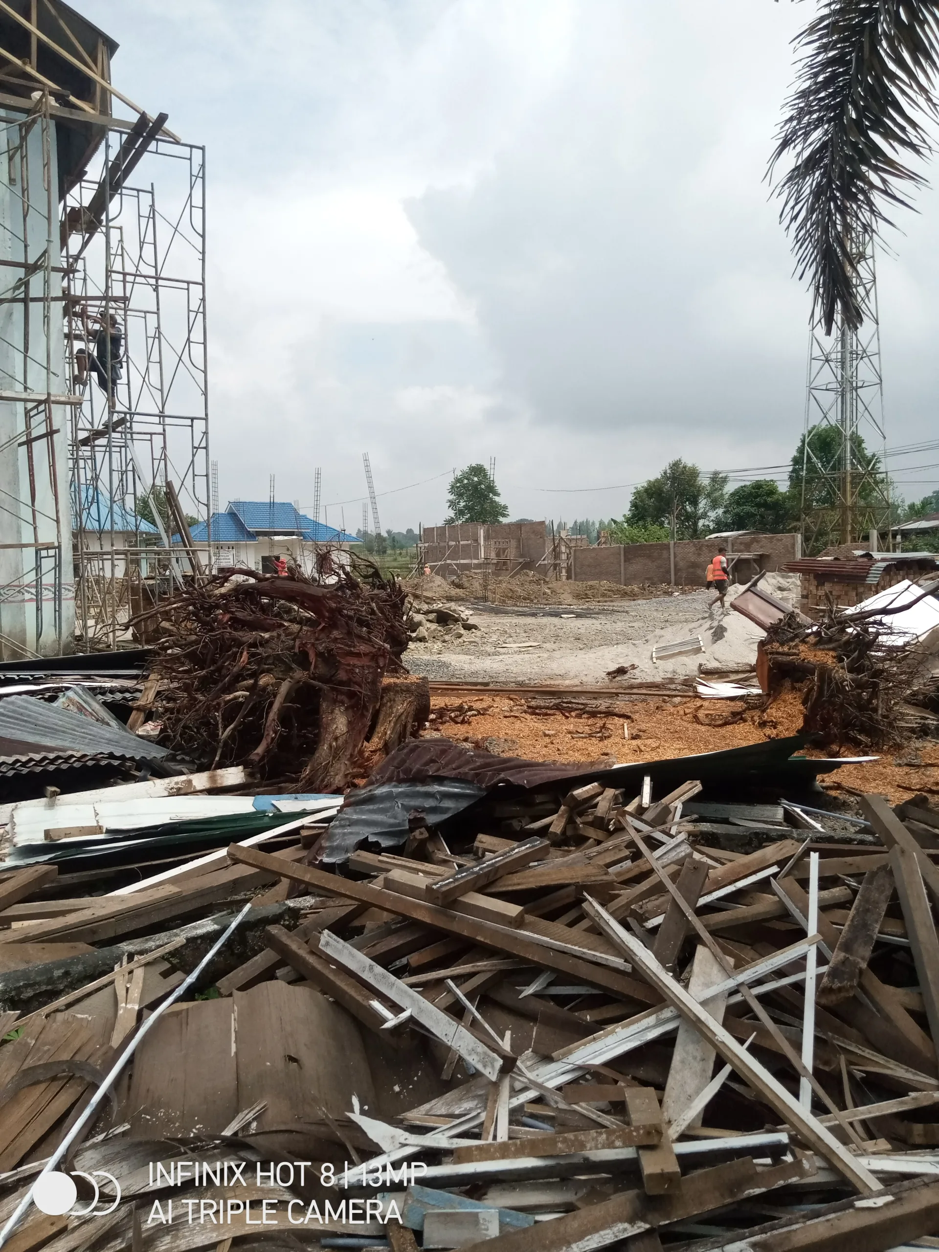 Pembangunan Kantor Camat Dipertanyakan warga