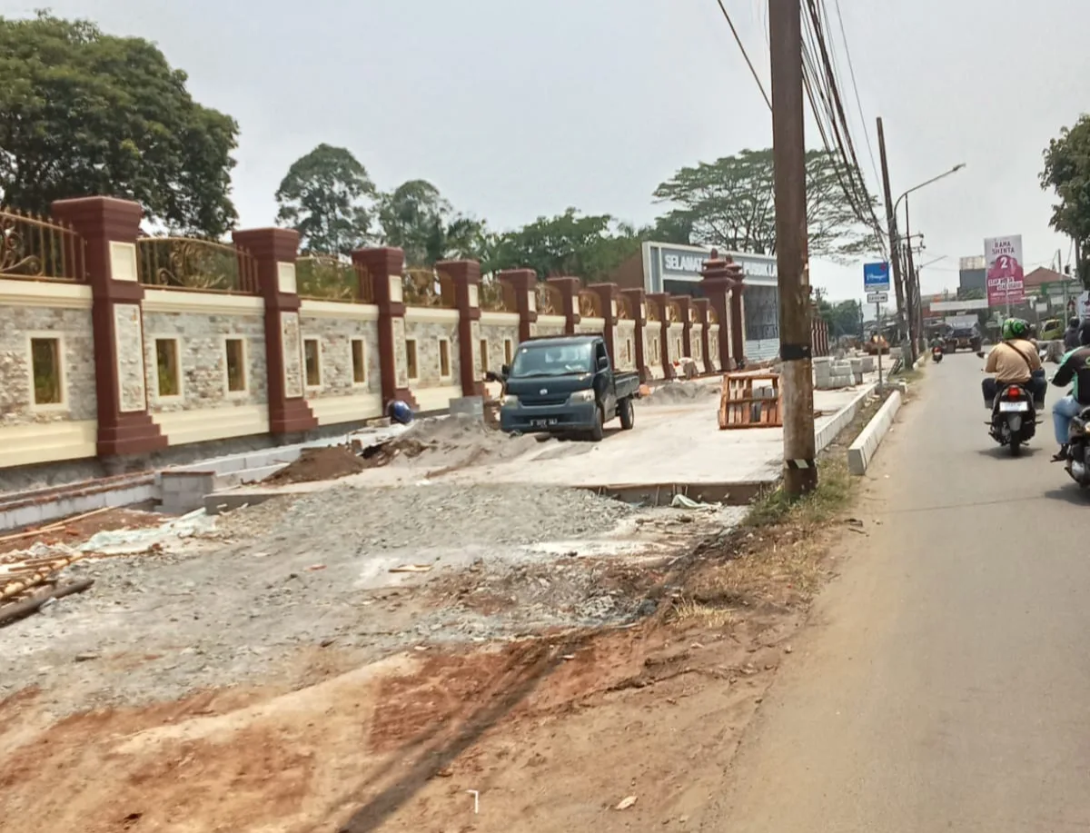 Jalan Rusak di Sepanjang Kecamatan Serpong Utara Akibatkan Banyak Korban bagi Pengguna Jalan