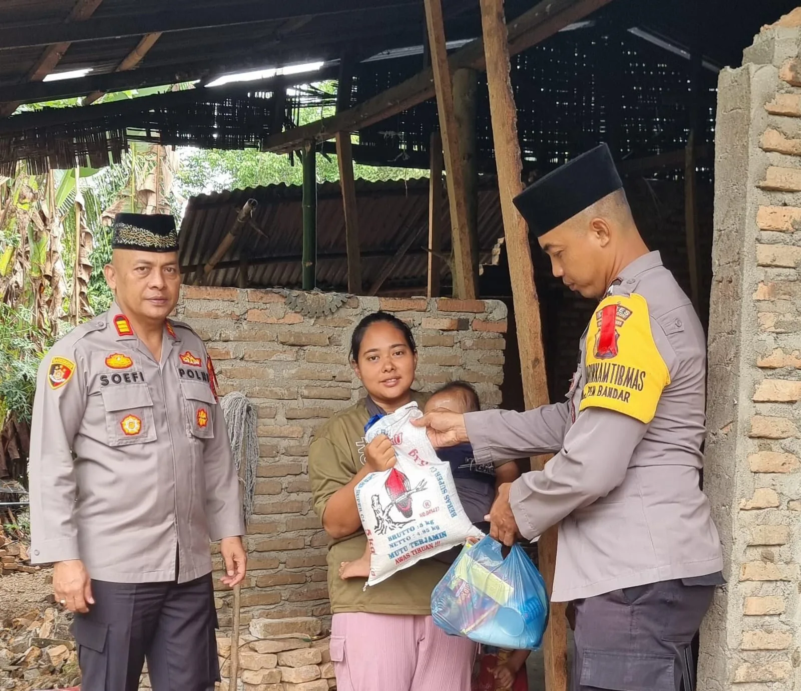 Polsek Perdagangan Gelar Jumat Barokah, Bantu Warga Terdampak Musibah di Simalungun