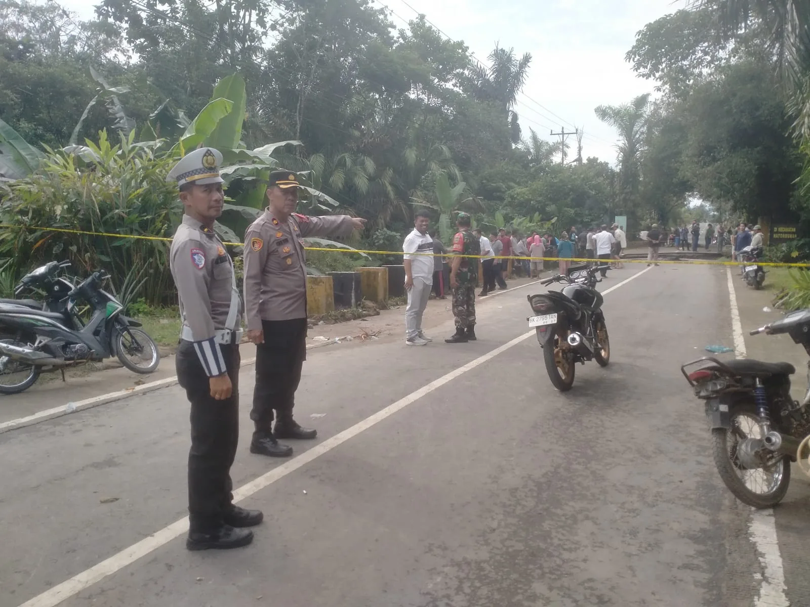 Polsek Tanah Jawa Lakukan Pengamanan dan Pengalihan Arus di Lokasi Jembatan Putus di Simalungun