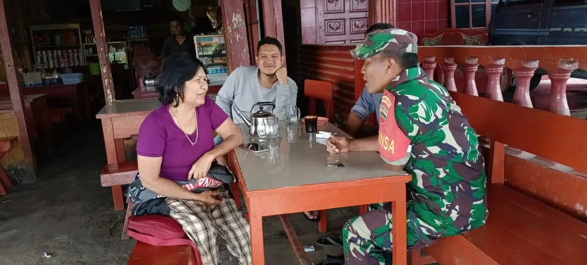 Melalui Komsos Babinsa Sampaikan Pesan Jaga Ketertiban dan Kebersihan Lingkungan