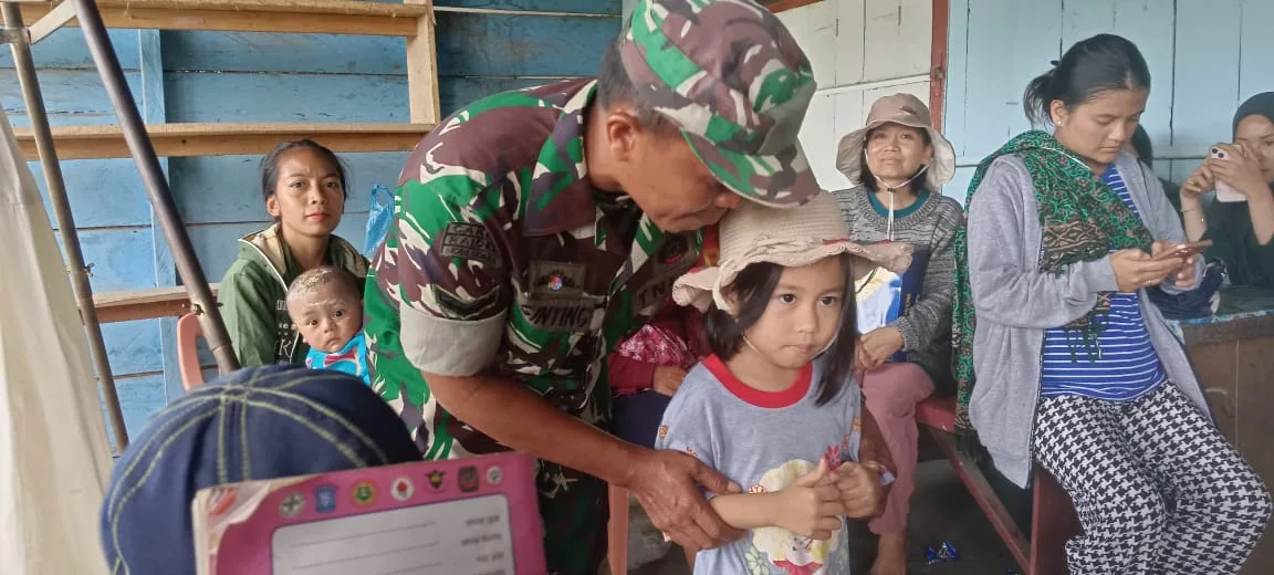 Dampingi Posyandu, Wujud Kepedulian Babinsa Terhadap Kesehatan Balita di Wilayah