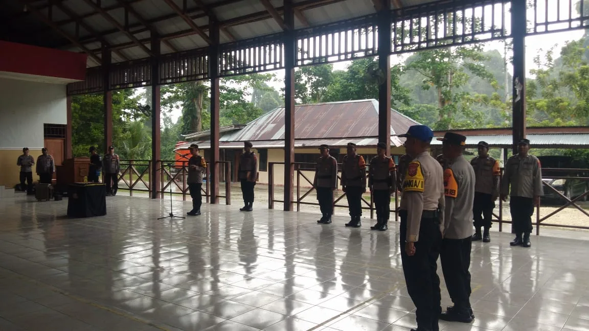 Kapolres Sarmi memimpin upacara Penerimaan siswa Latja di Polres Sarmi