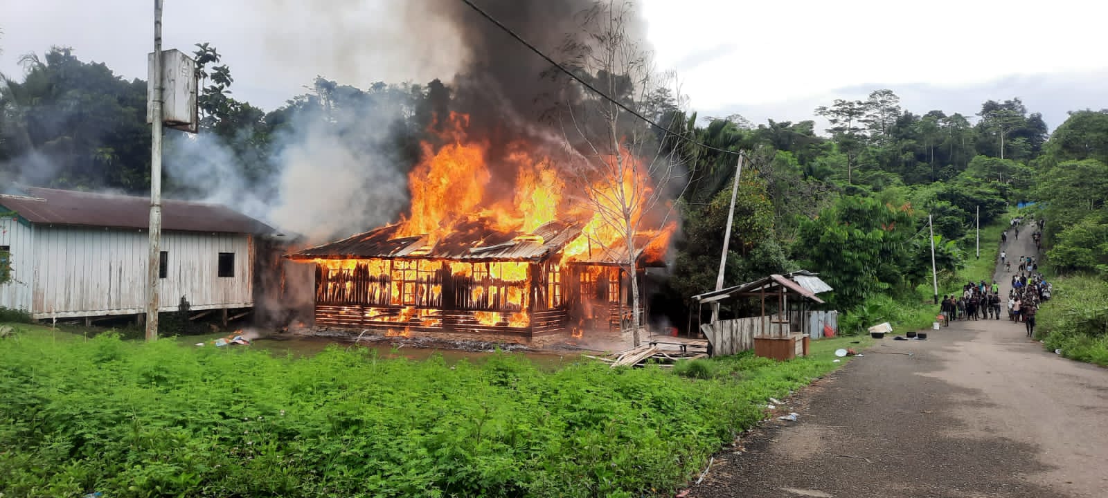 Kebakaran satu unit rumah di Kampung Burmeso