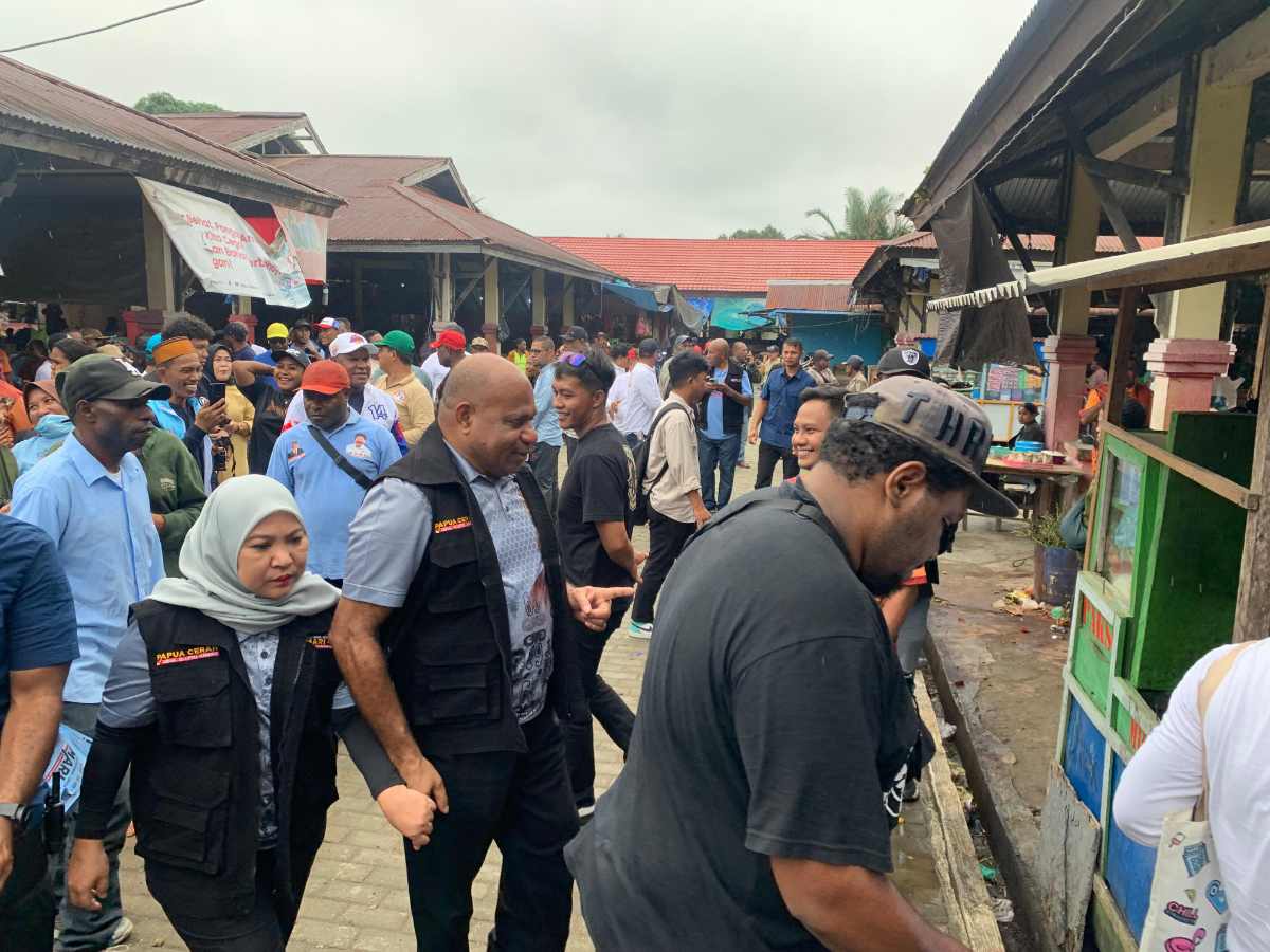 Hari Ke 2, Personil Polres Sarmi masih semangat melakukan pengamanan Kampanye Paslon Gubernur Papua No urut 2 di Kab. Sarmi