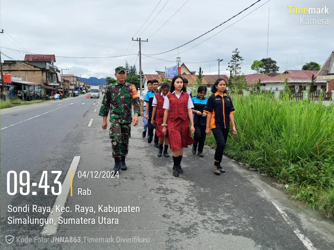 Babinsa Melaksanakan Pembinaan Siwa/Siswi SMK GKPS 1 Pamatang Raya yang Terpilih untuk Mengikuti Pendampingan Peleton Beranting Tahun 2024