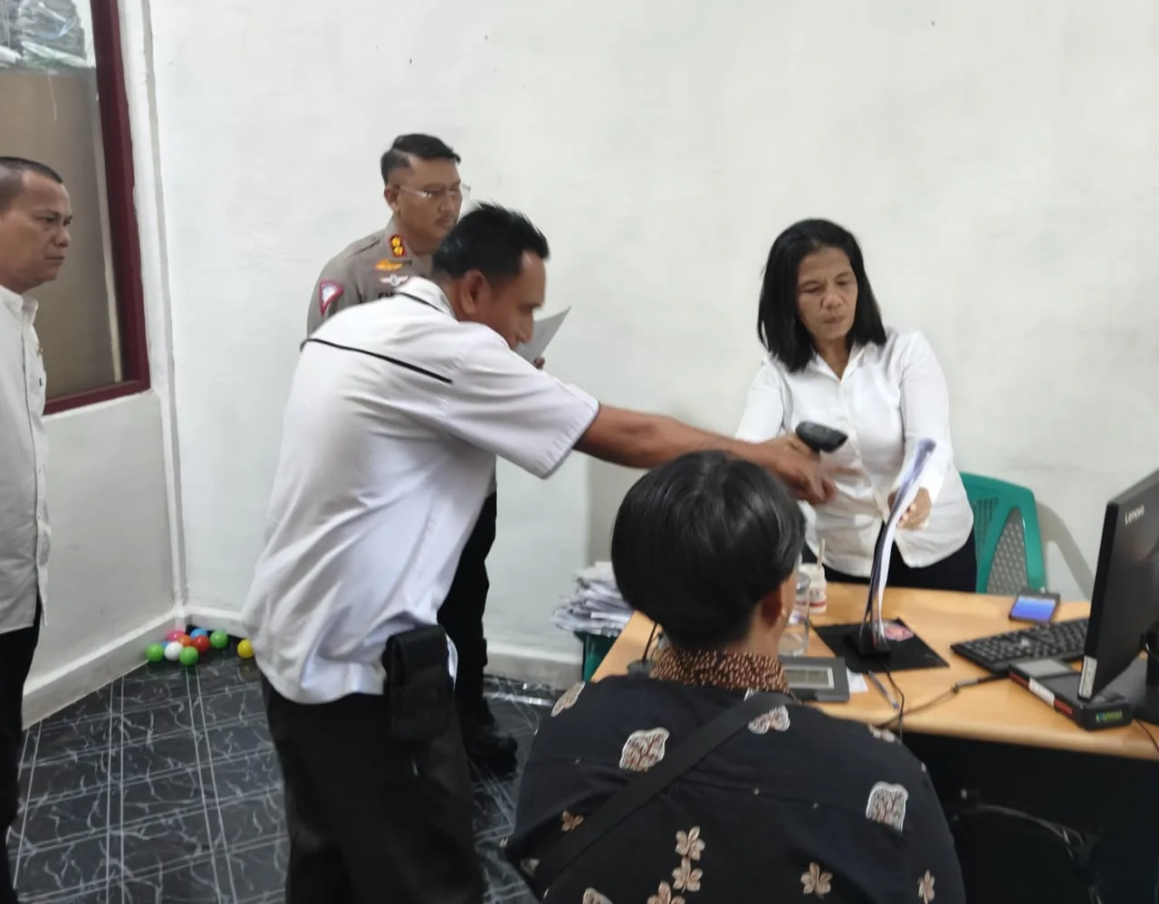 Kapolres Simalungun Sidak Layanan SKCK dan Sidik Jari, Masyarakat Mengaku Puas