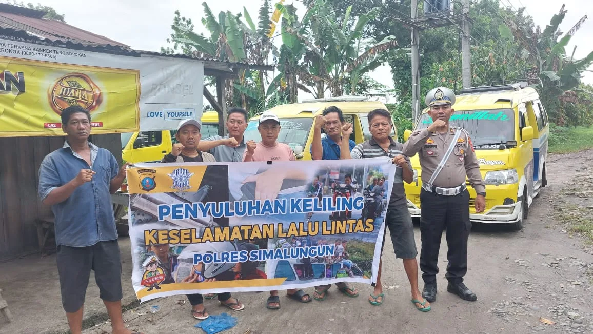 Satlantas Polres Simalungun Gelar Penyuluhan Keliling Jelang Nataru, Himbau Sopir Angkutan Umum Patuhi Aturan Lalu Lintas