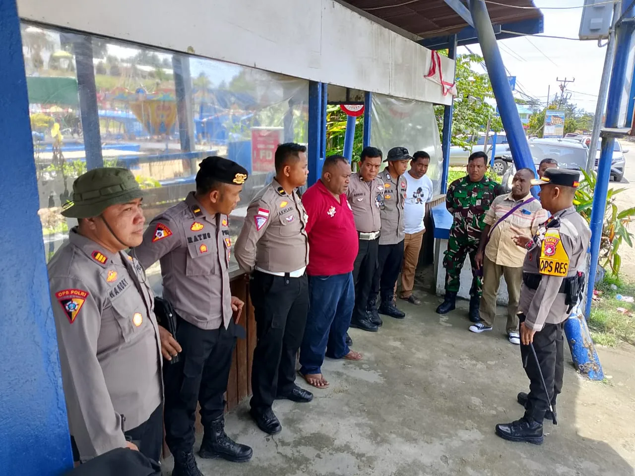 Polres Sarmi Kawal Pendistribusian Hasil Rekapitulasi Suara Tingkat Kabupaten Ke KPU Provinsi Papua